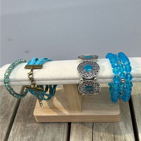 Lot of 4 Mixed Stretch And Beaded Bracelets Blue Silver-tone Multi Design Bundle - Picture 9 of 9